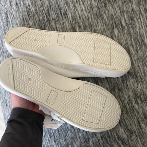 Shoes - Picture 4 of 4